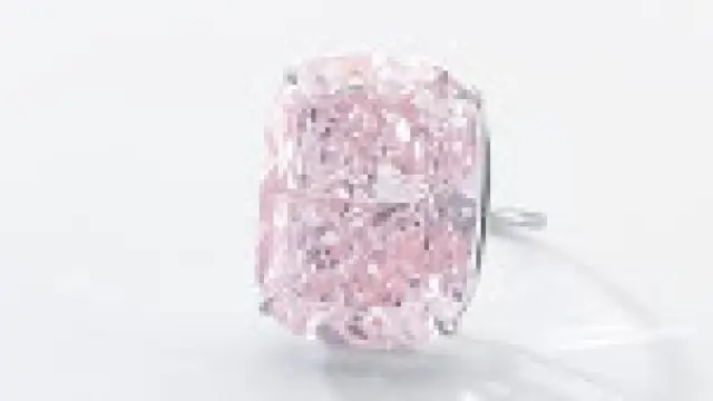 Sotheby's subasta "The Raj Pink", el mayor diamante rosa intenso conocido