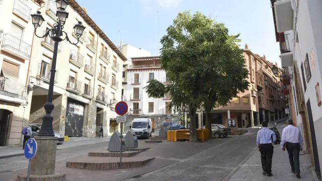 La plaza Lizana es uno de los accesos al casco histórico de Huesca, desde el Coso Alto.