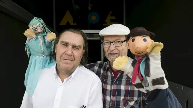 Enrique Villarrocha (i) y Enrique Di Mauro (d), junto a dos de los protagonistas del próximo festival.