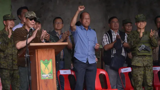 Duterte recibió la ovación de las tropas tras declarar la liberación de Marawi.