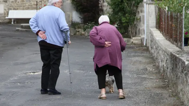 Solo el 60% de los mayores que se fracturan la cadera logran caminar con andador un mes después