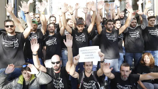 Protesta de los opositores a Bombero en la DPZ