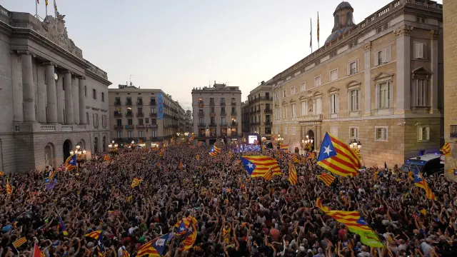 La plaza de Sant Jaume se ha convertido en el epicentro de la celebración independentista