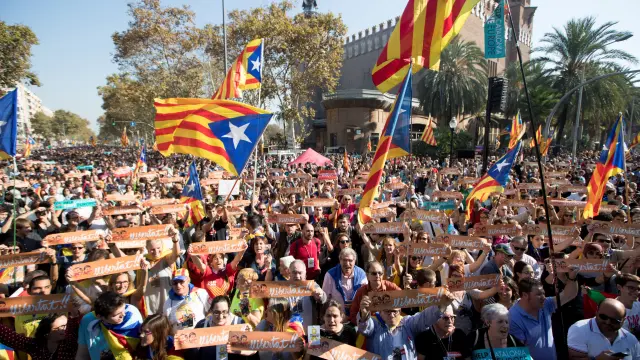 Miles de independentistas concentrados en el parque de la Ciudadela de Barcelona