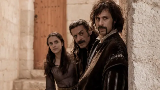 El actual trío protagonista de la serie con Macarena García -Lola Mendieta-, Nacho Fresneda - Alonso de Entrerríos- y Hugo Silva -Pacino-.