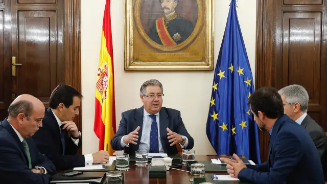 Pérez de los Cobos, en una reunión en el Ministerio de Interior