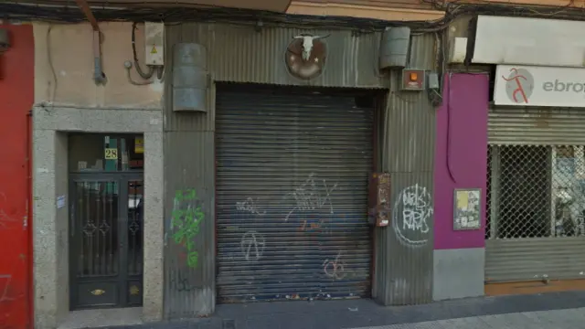 Fachada del 'after' donde se produjeron los hechos, en el número 28 de la calle Bolonia de Zaragoza.