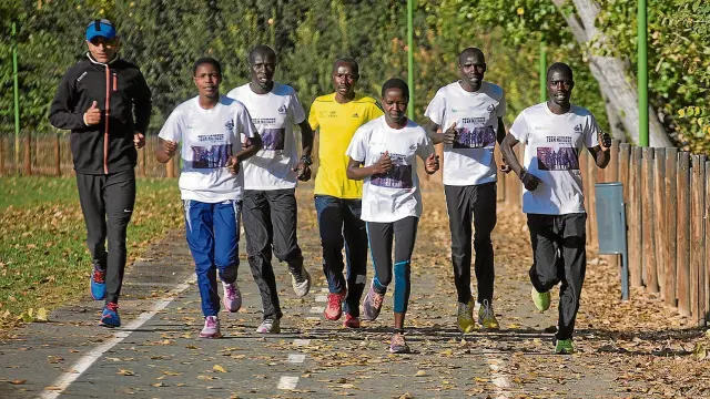 Los fondistas kenianos ya entrenan en la ciudad de Calatayud. En la imagen, una carrera de hace unos días.
