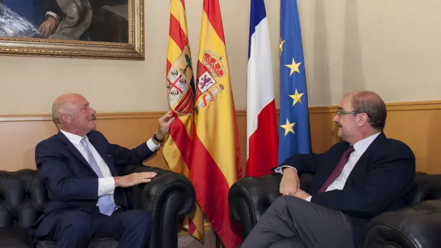 El presidente de Aquitania, Alain Rousset, y el presidente de Aragón, Javier Lambán.