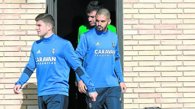 Guti y Verdasca, en el entrenamiento del miércoles en la Ciudad Deportiva. En último término, Cristian Álvarez.