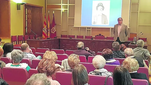 El periodista de HERALDO Mariano García, en la presentación de su libro, ayer, en Jaca.