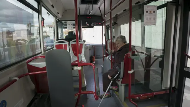 Interior de un autobús urbano de Teruel.