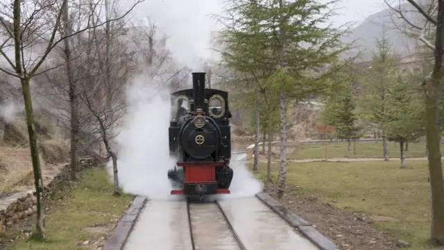La locomotora Hulla realiza el mismo recorrido que hacía a principios del siglo XX.