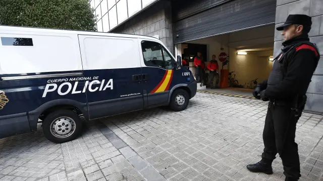 Llegada del furgón con los cinco acusados por violación en San Fermín