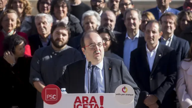 El primer secretario del PSC, Miquel Iceta, junto a los demás candidatos que configuran la lista por Barcelona a las elecciones del Parlamento de Cataluña.