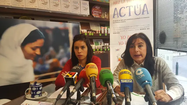 Alexandra Cordero y Cillas Abadía durante la rueda de prensa que Fundación Más Vida ha ofrecido este martes