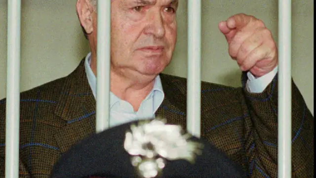 El jefe de jefes de la mafia, Salvatore Toto Riina, durante su juicio en abril de 1993.