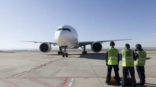 Un avión Boeing 777, de Ethiopian, a su llegada al aeropuerto de Zaragoza el pasado viernes