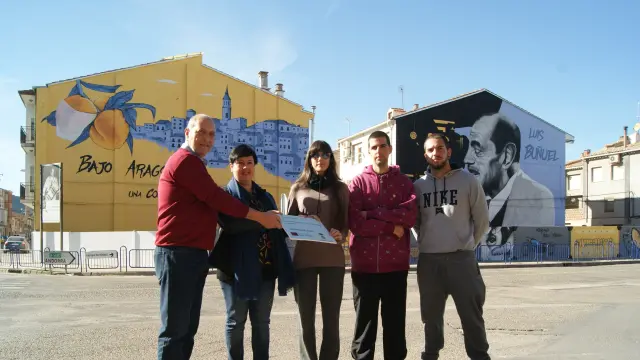 Presentación del mural gigante dedicado a Buñuel en la travesía de Calanda.