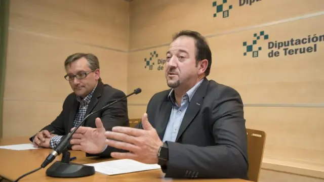 Ramón Millán -a la derecha- y Joaquín Juste, durante una rueda de prensa en la DPT.
