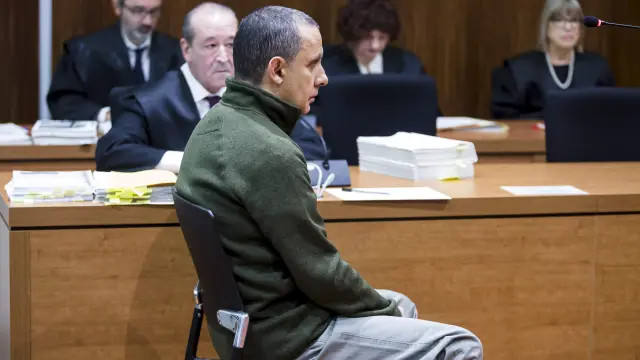 Salvador Gázquez, de 51 años, este lunes, durante la primera sesión del juicio por el crimen de su esposa, Coral González, de 44.