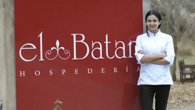 La Hospedería El Batán, en Tramacatilla (Teruel), es el restaurante con estrella Michelín más económico de Aragón y el tercero de España. En la imagen, María José Meda, chef del Batán.