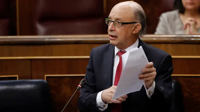 Cristóbal Montoro durante su intervención en la sesión de control al Gobierno.