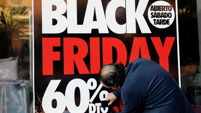 El trabajo "extra" del 'Black Friday' será voluntario en las tiendas textiles de Zaragoza