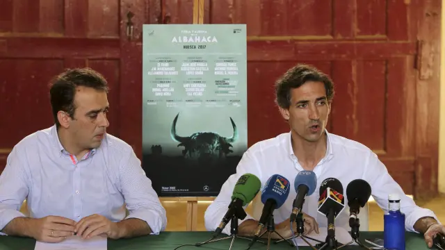 Diego Luna y Tomás Luna presentando el cartel taurino de las pasadas fiestas de San Lorenzo.