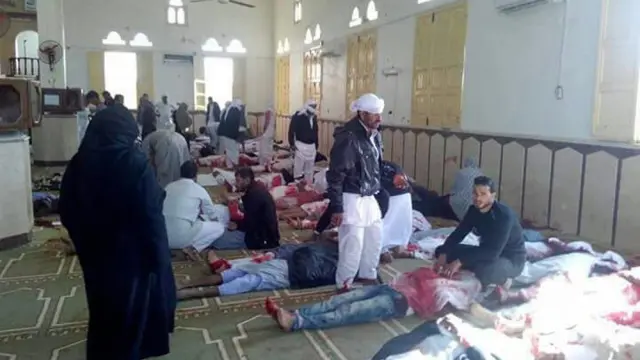 El atentado a una mezquita en el Sinaí egipcio provoca una masacre
