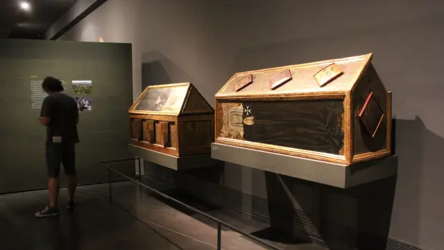 Entre las piezas que deben volver están estos sarcófagos policromados de las prioras del monasterio.