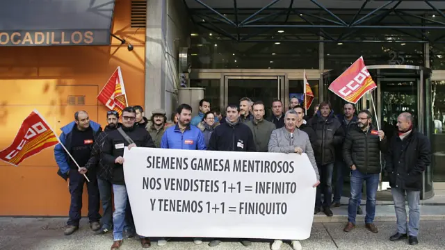 Protesta ante el centro de Siemens Gamesa en Zaragoza