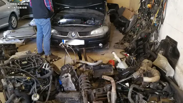 La Guardia Civil de Huesca desmonta un taller clandestino de reparación de coches