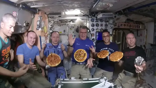 Astronautas de la expedición 53 a la Estación Espacial Internacional