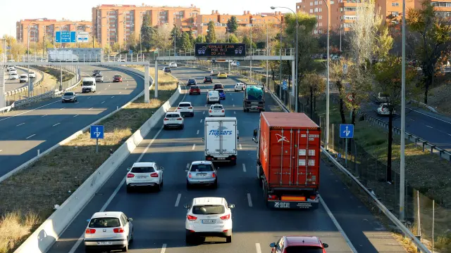 Vista del tráfico en la salida de Madrid por la carretera de Valencia A3.