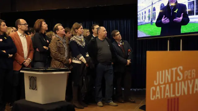 Puigdemont exige al "sindicato del 155" que aclare si le dejarán ser presidente