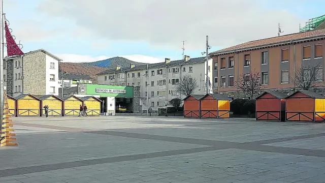 Los vecinos de Jaca proponen espacios de sombra y otras mejoras en la plaza Biscós