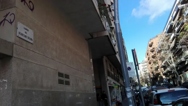 La calle dedicada al Secretario Coloma está en el barrio de Gràcia.