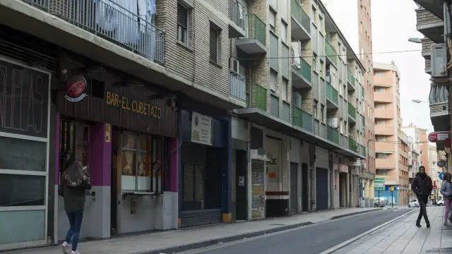 La trifulca se produjo en el bar El Cubetazo, en la calle de San Rafael de Las Delicias.