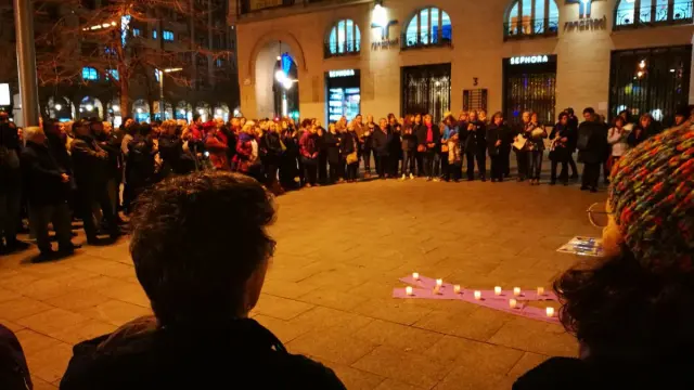 Imagen de archivo de una concentración en Zaragoza en contra de la violencia machista.
