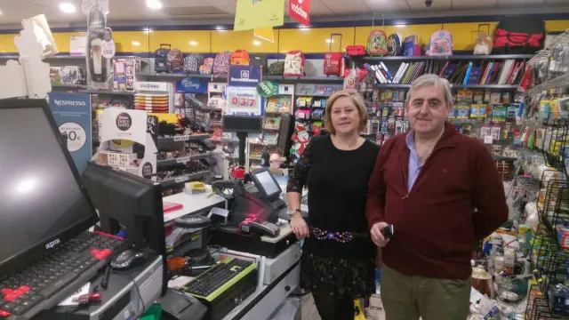Nieves Arregui y Juanjo Bona, responsables de la administración de Loterías.