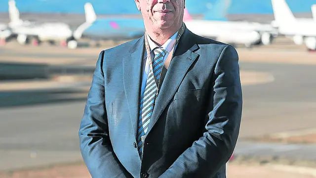 Alejandro Ibrahim, en el aeropuerto de Teruel.