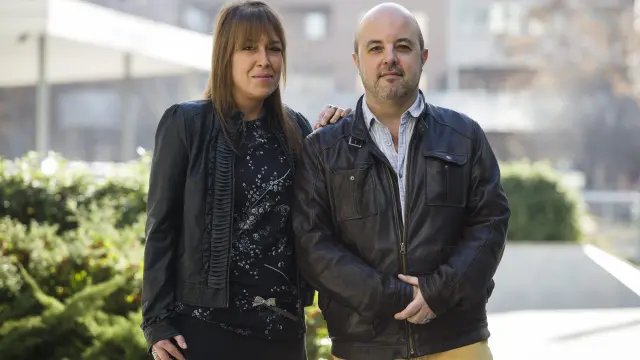 Beatriz Pérez con su oncólogo Javier Martínez-Trufero, especialista en sarcomas.
