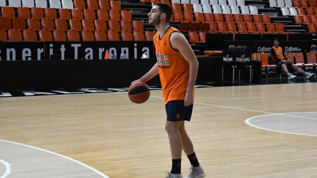 Sergi García, durante un entrenamiento con el Valencia Basket