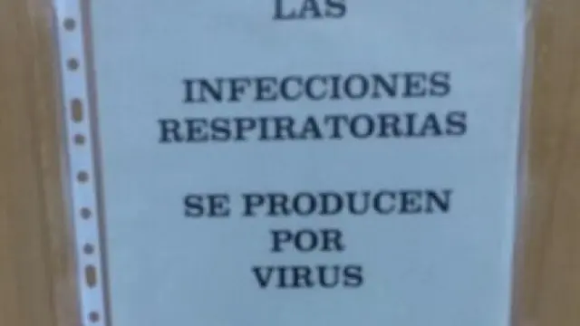 "La mayoría de las infecciones respiratorias se producen por virus y no precisan antibióticos", reza el cartel que sustituye al de los mocos en la pared del Centro de Salud Amparo Poch de Zaragoza.
