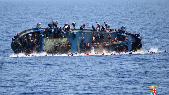 Una embarcación que usan las mafias para transportar migrantes