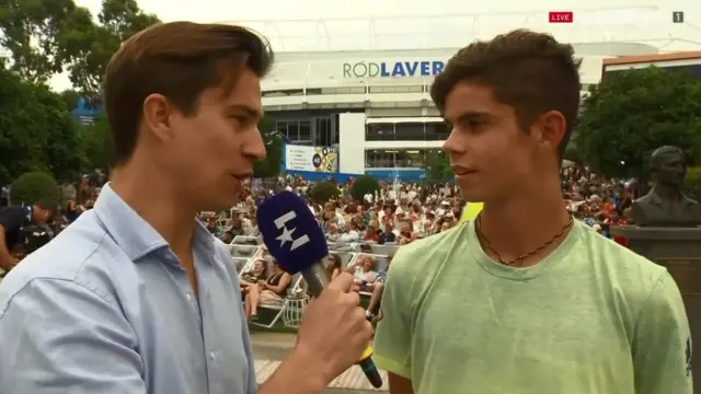 Alberto Colás, entrevistado por 'Eurosport' en el Open de Australia.