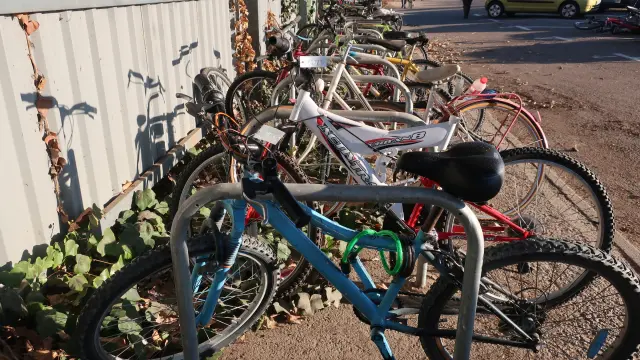 Bicicletas abandonadas, en el depósito municipal de vehículos.