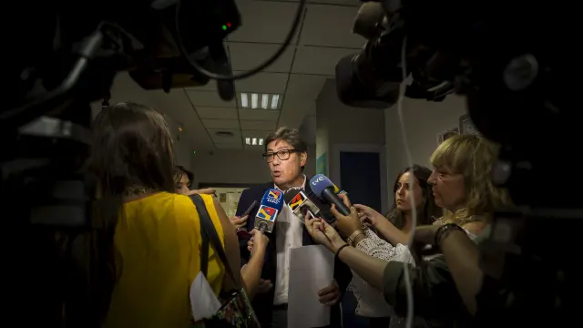 El presidente del PAR, Arturo Aliaga, en una comparecencia ante los medios de comunicación