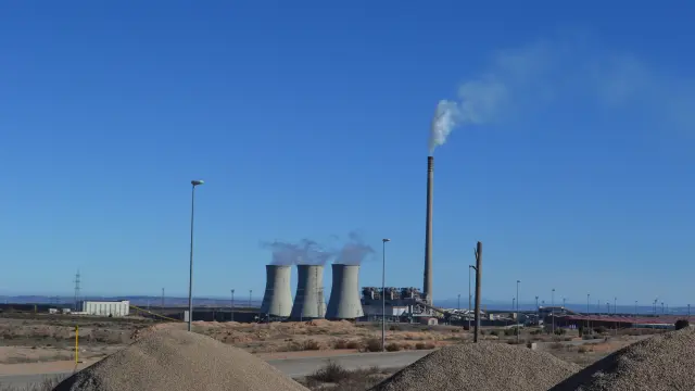 Imagen de la central térmica de Andorra, que genera energía mediante combustión de carbón.